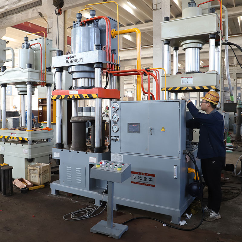 液壓機的維修保養(yǎng) 三梁四柱液壓機