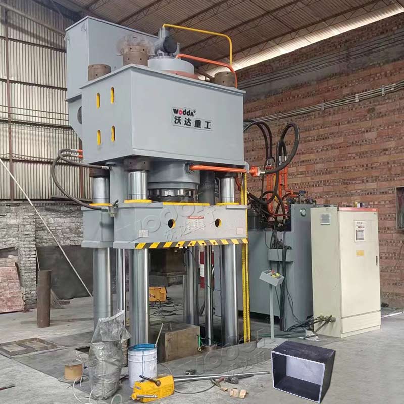 800噸匣缽液壓機客戶現(xiàn)場 800噸匣缽液壓機客戶現(xiàn)場