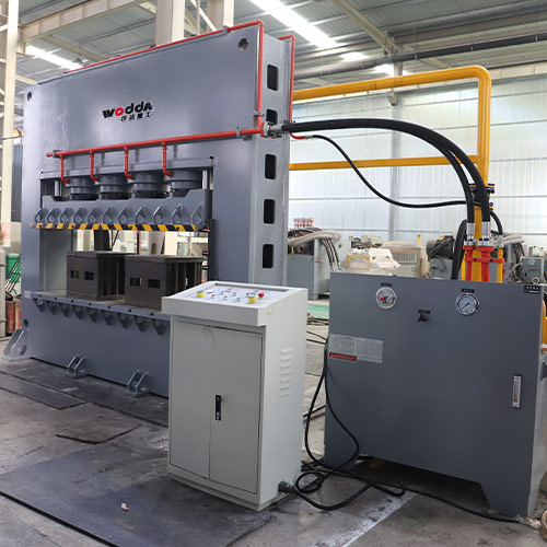 630噸龍門(mén)液壓機(jī)