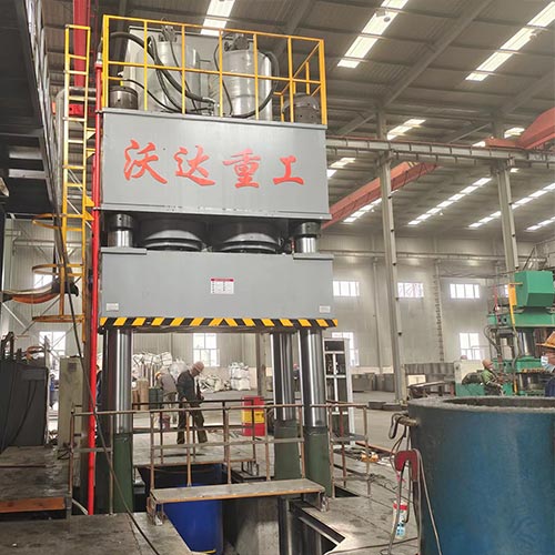 2000噸石墨坩堝成型液壓機_雙工位坩堝液壓機