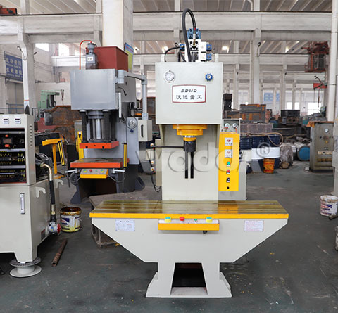 單柱液壓機(jī) 單柱液壓機(jī)