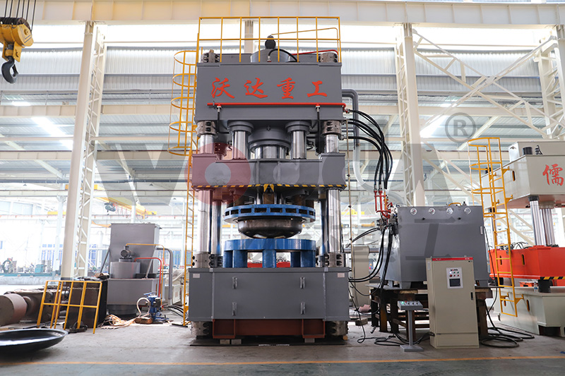 2500噸三梁四柱液壓機(jī) 2500噸三梁四柱液壓機(jī)