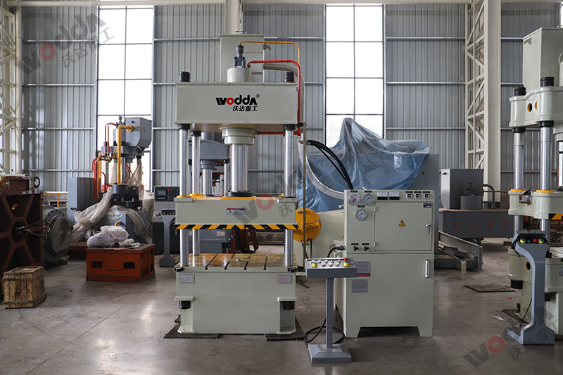 YQ32-100噸三粱四柱液壓機操作規(guī)程 YQ32-100噸三粱四柱液壓機操作規(guī)程