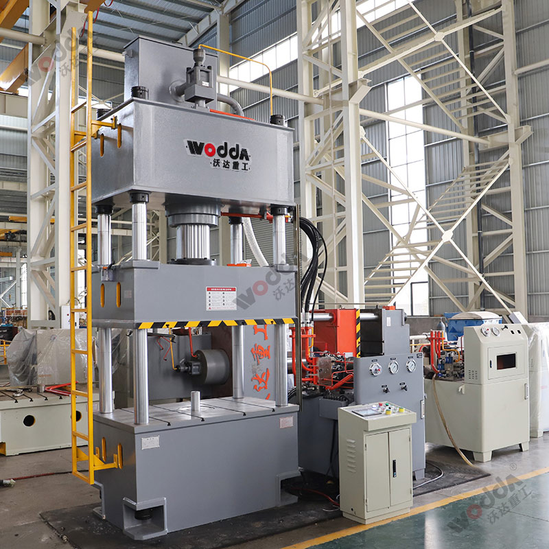 四柱液壓機(jī)如何選擇合適的液壓油？有哪些型號？