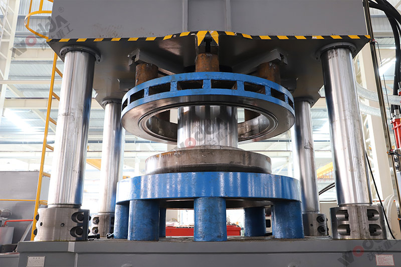 四柱液壓機(jī)2500噸封頭拉伸液壓機(jī)廠家 四柱液壓機(jī)2500噸封頭拉伸液壓機(jī)廠家