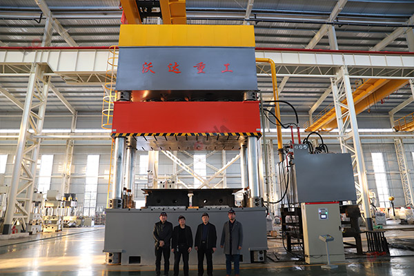 2500噸復合材料成型液壓機_大型四柱液壓機廠家 2500噸復合材料成型液壓機_大型四柱液壓機廠家