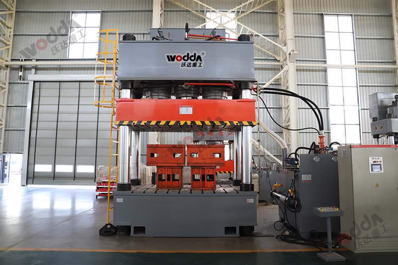 1200噸三梁四柱液壓機(jī)_大型液壓機(jī)廠家 1200噸三梁四柱液壓機(jī)_大型液壓機(jī)廠家