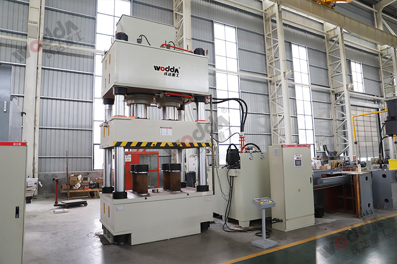 塑料托盤(pán)生產(chǎn)設(shè)備機(jī)器-800噸四柱液壓機(jī) 塑料托盤(pán)生產(chǎn)設(shè)備機(jī)器-800噸四柱液壓機(jī)