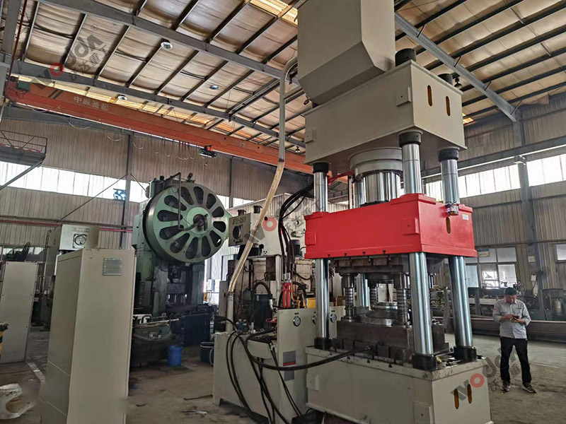 汽車軸承鍛造液壓機(jī)500噸四柱液壓機(jī) 汽車軸承鍛造液壓機(jī)500噸四柱液壓機(jī)