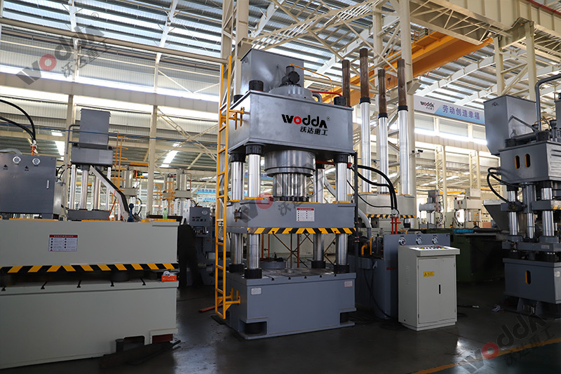 630噸四柱液壓機(jī) 630噸四柱液壓機(jī)