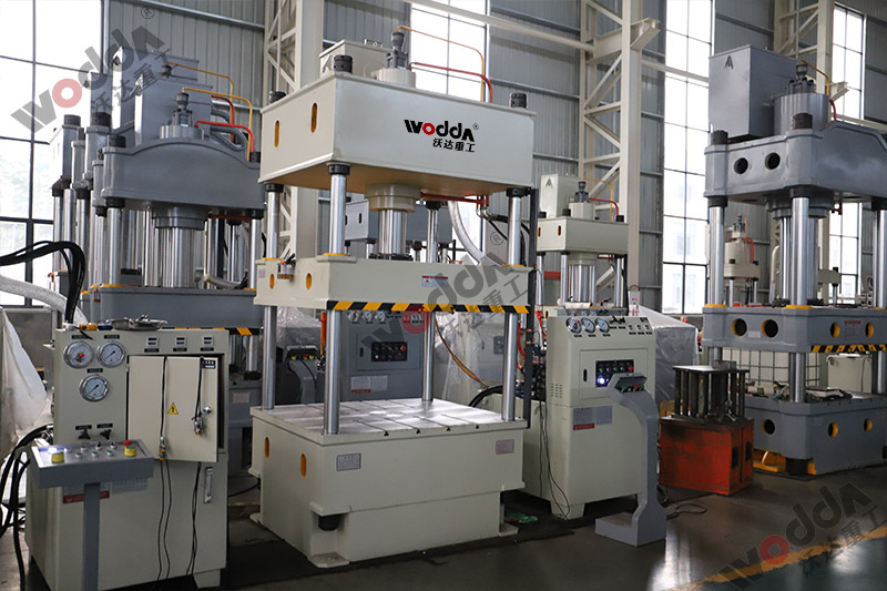 100噸下頂式四柱液壓機(jī) 100噸下頂式四柱液壓機(jī)