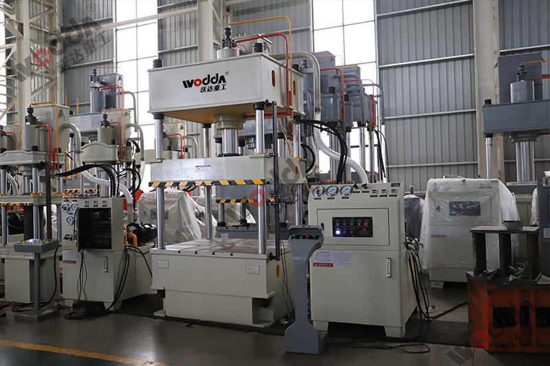 100噸下頂式四柱液壓機(jī) 100噸下頂式四柱液壓機(jī)