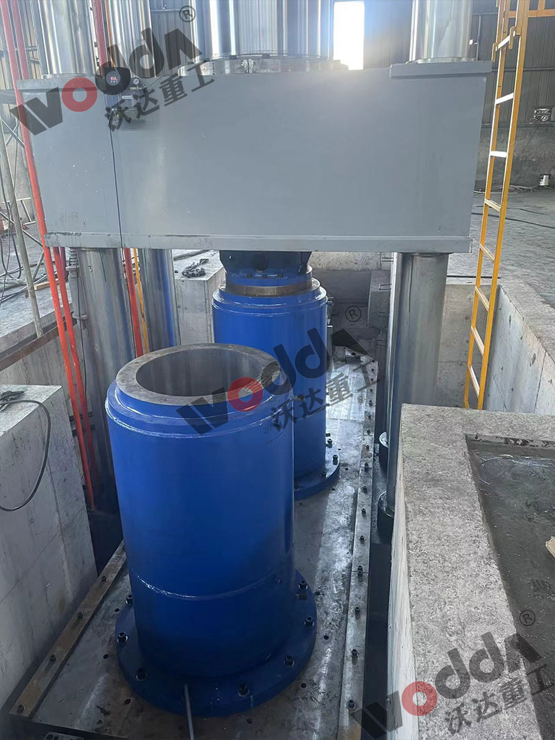 2000噸石墨坩堝液壓機模具 2000噸石墨坩堝液壓機模具