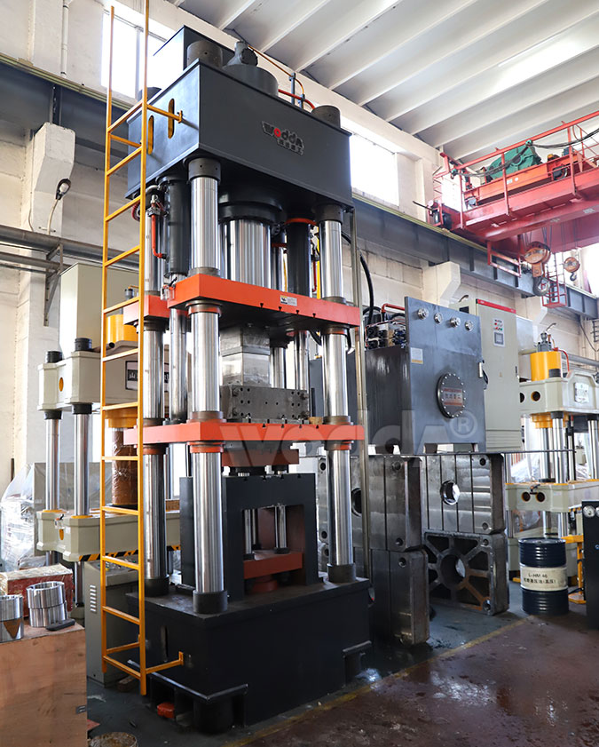 630噸匣缽液壓機(jī) 630噸匣缽液壓機(jī)