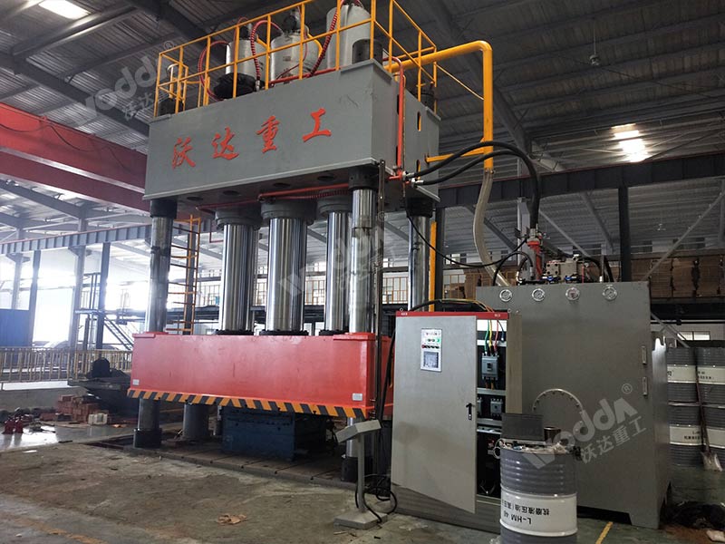 2000噸汽車導(dǎo)流罩成型液壓機(jī)哪家好? 2000噸汽車導(dǎo)流罩成型液壓機(jī)哪家好?