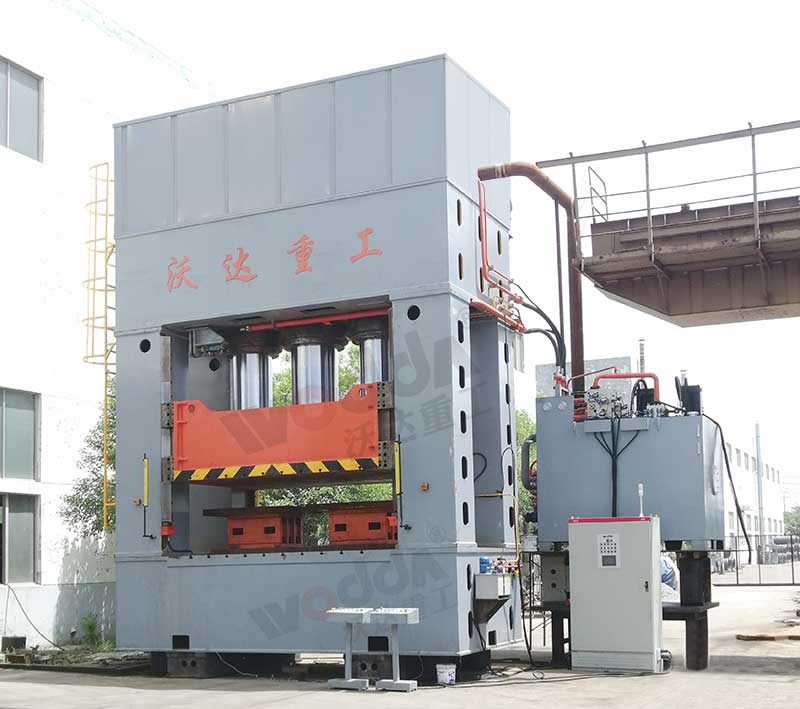 2000噸框架式液壓機(jī) 2000噸框架式液壓機(jī)