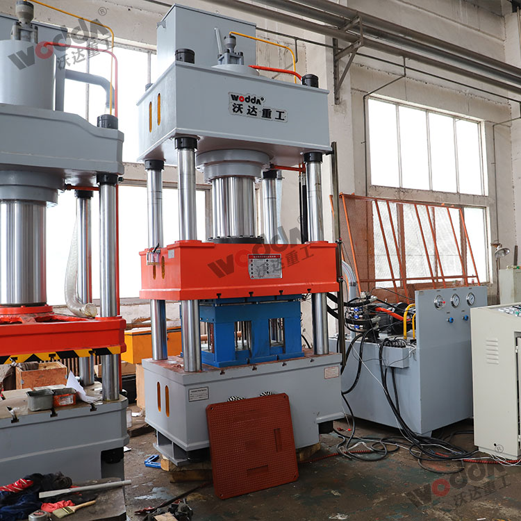 315噸樹(shù)脂井蓋成型液壓機(jī) 315噸樹(shù)脂井蓋成型液壓機(jī)