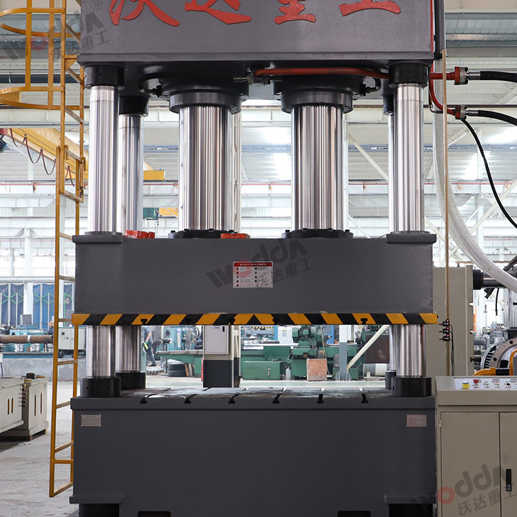 800噸液壓機(jī)（四柱、工作臺(tái)）