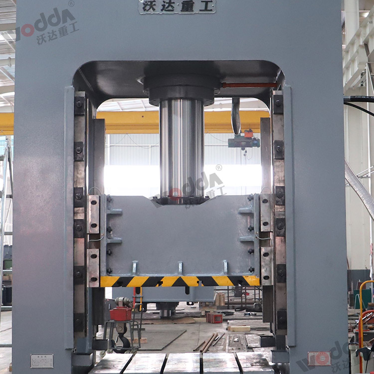 200噸框架液壓機(jī)(滑塊,導(dǎo)軌) 200噸框架液壓機(jī)(滑塊,導(dǎo)軌)