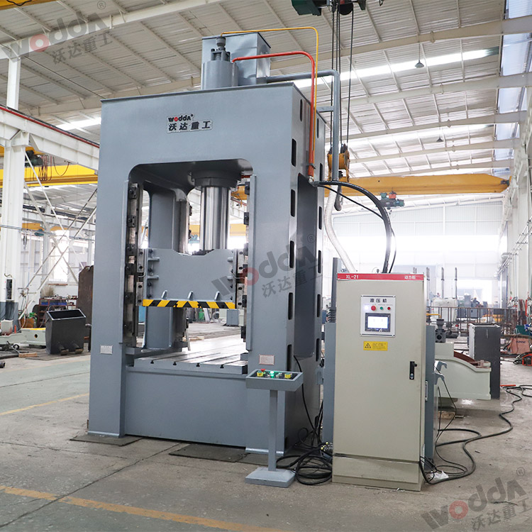 200噸框架液壓機(jī)(圖3) 200噸框架液壓機(jī)(圖3)