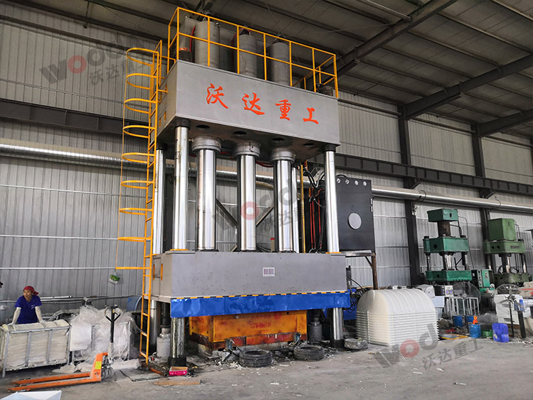 2000噸玻璃鋼化糞池液壓機(jī) 2000噸玻璃鋼化糞池液壓機(jī)