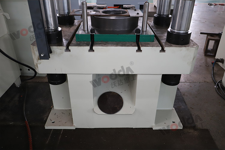 315噸錨桿托盤液壓機底座.jpg 315噸錨桿托盤液壓機底座.jpg