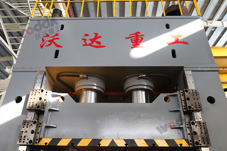 2000噸框架液壓機（滑塊、活塞）