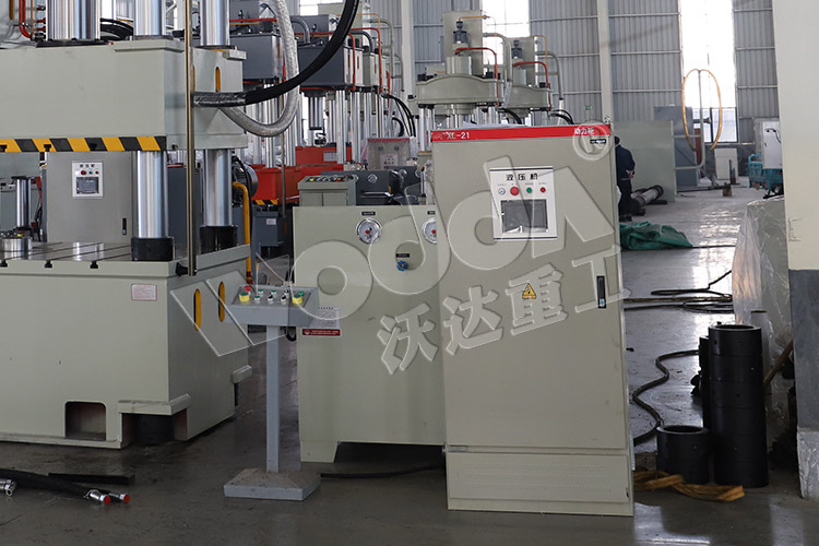 伺服500噸液壓機(jī)(動力柜) 伺服500噸液壓機(jī)(動力柜)