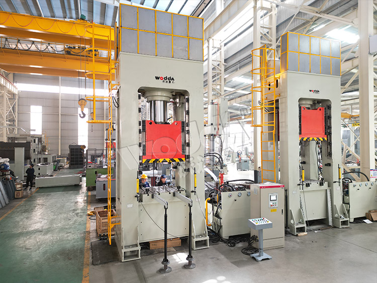 630噸框架式液壓機(jī)(兩臺(tái)) 630噸框架式液壓機(jī)(兩臺(tái))