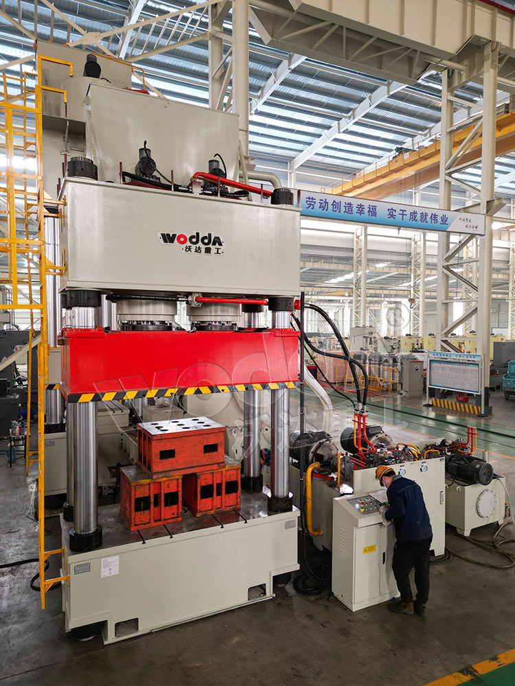 1000噸液壓機(jī) 1000噸液壓機(jī)