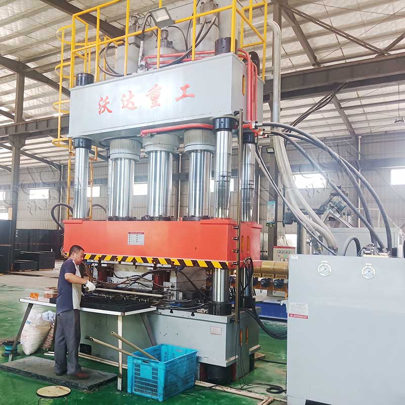 1200噸四柱液壓機 1200噸四柱液壓機