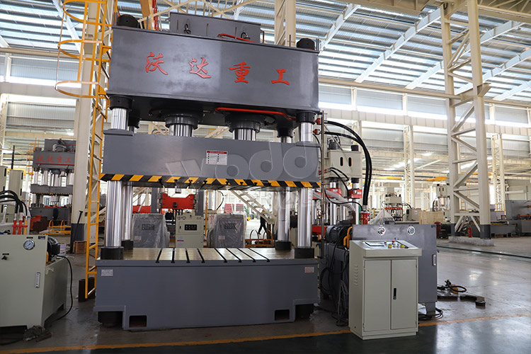 630噸火車門板整形液壓機 630噸火車門板整形液壓機