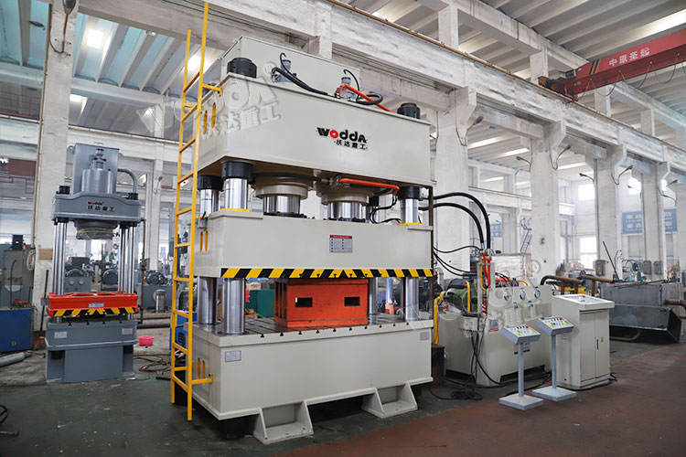 800噸四柱液壓機(jī) 800噸四柱液壓機(jī)