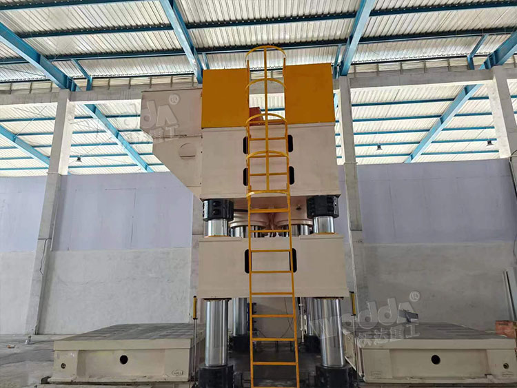 3000噸四柱液壓機(jī)客戶車間現(xiàn)場 3000噸四柱液壓機(jī)客戶車間現(xiàn)場