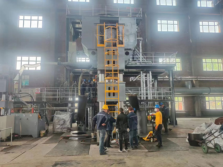 雙工位2000噸石墨坩堝液壓機(jī) 雙工位2000噸石墨坩堝液壓機(jī)