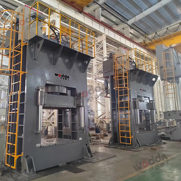 1800噸框架式液壓機(兩臺) 1800噸框架式液壓機(兩臺)