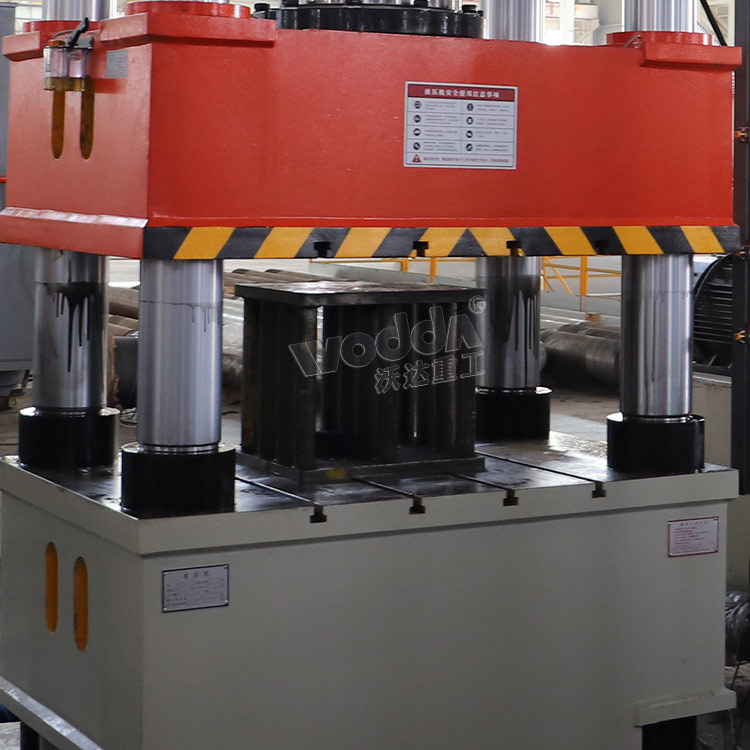 500噸液壓機(jī)工作臺(tái) 500噸液壓機(jī)工作臺(tái)