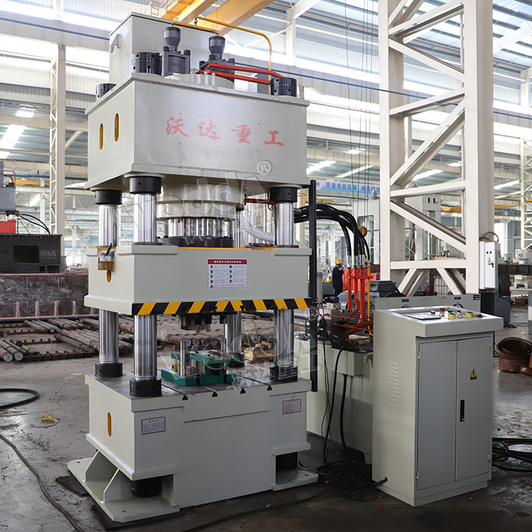 400噸錨桿托盤(pán)液壓機(jī)車(chē)間實(shí)物 400噸錨桿托盤(pán)液壓機(jī)車(chē)間實(shí)物