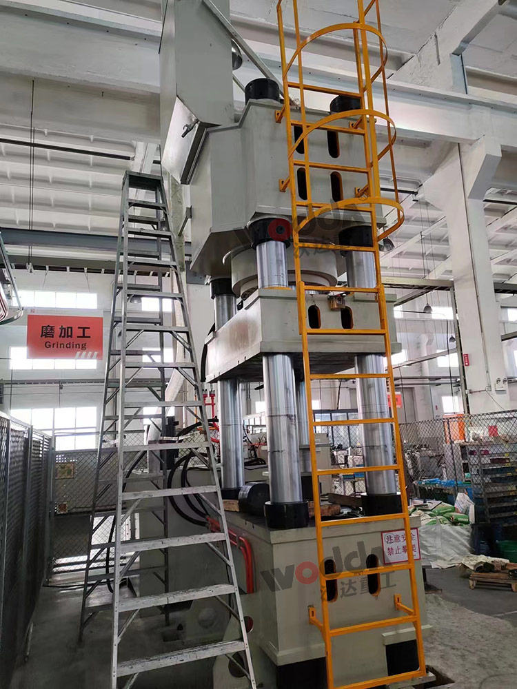 1000噸粉末成型壓力機(jī) 1000噸粉末成型壓力機(jī)