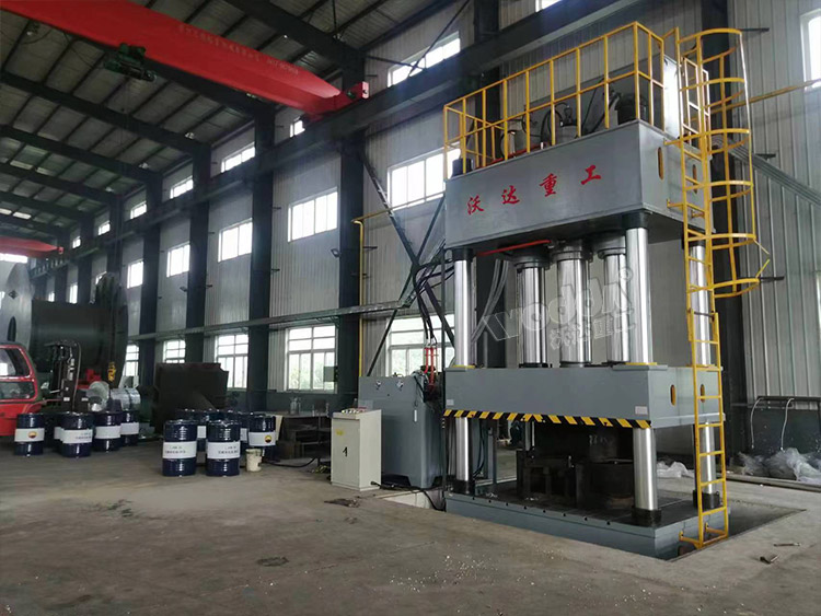 1000噸三梁四柱液壓機(jī) 1000噸三梁四柱液壓機(jī)