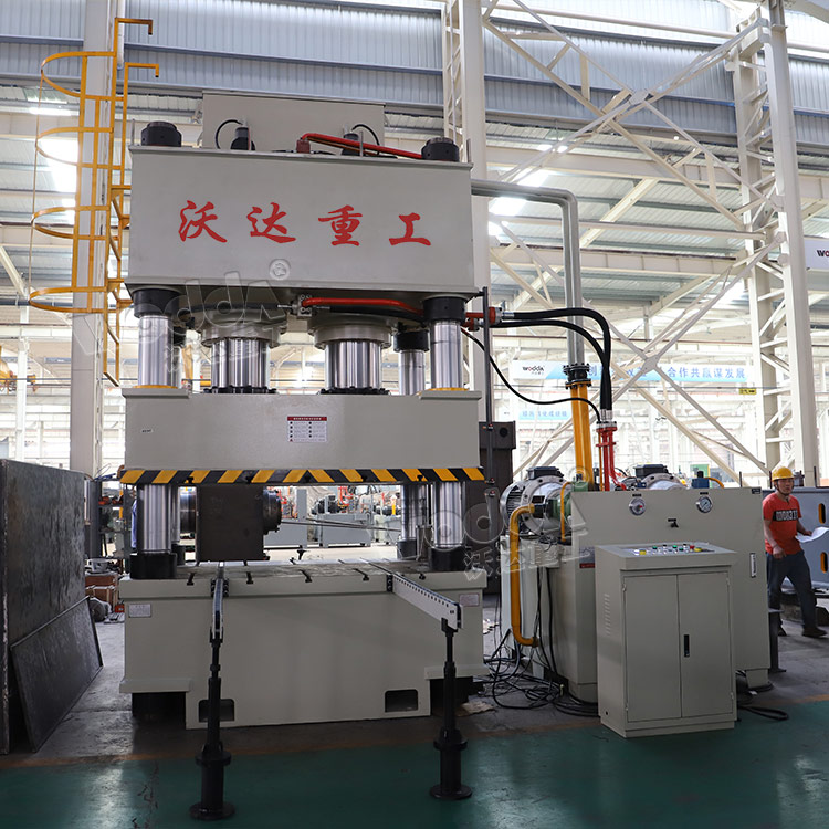 1000噸金屬冷壓成型液壓機(jī) 1000噸金屬冷壓成型液壓機(jī)