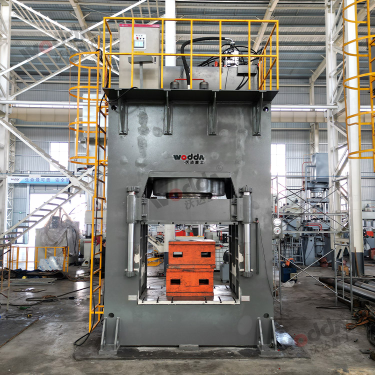 1800噸木屑托盤(pán)成型液壓機(jī) 1800噸木屑托盤(pán)成型液壓機(jī)