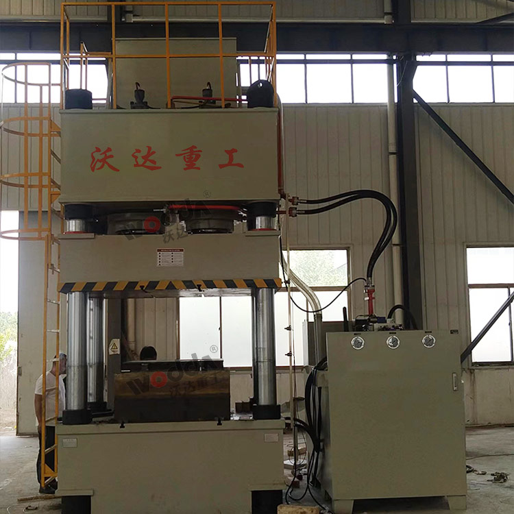 800噸四柱液壓機(jī)客戶試機(jī)現(xiàn)場 800噸四柱液壓機(jī)客戶試機(jī)現(xiàn)場