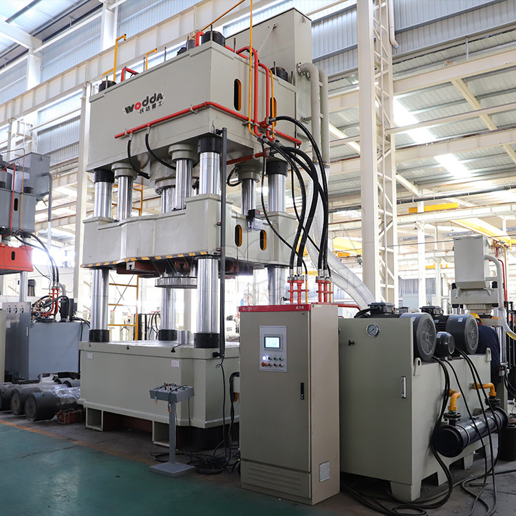 1800噸三梁四柱帶壓邊缸封頭液壓機(jī) 1800噸三梁四柱帶壓邊缸封頭液壓機(jī)