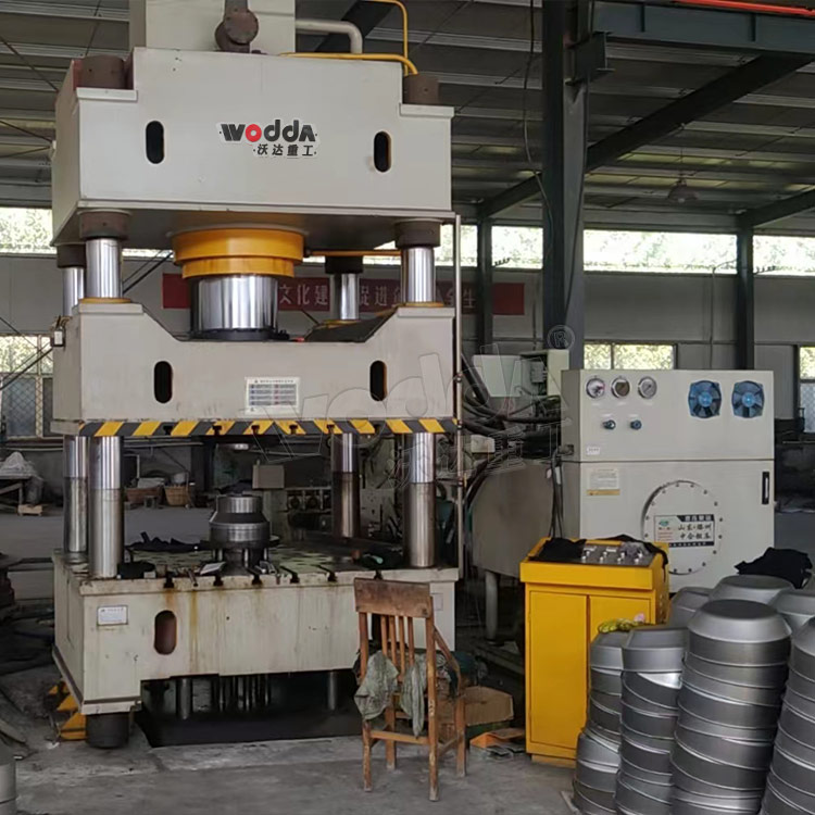 500噸不銹鋼封頭液壓機(jī) 500噸不銹鋼封頭液壓機(jī)