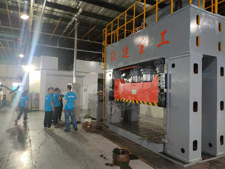 1000噸框架式拉伸機(jī) 1000噸框架式拉伸機(jī)