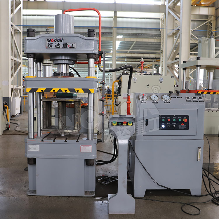 100噸三梁四柱液壓機(jī) 100噸三梁四柱液壓機(jī)