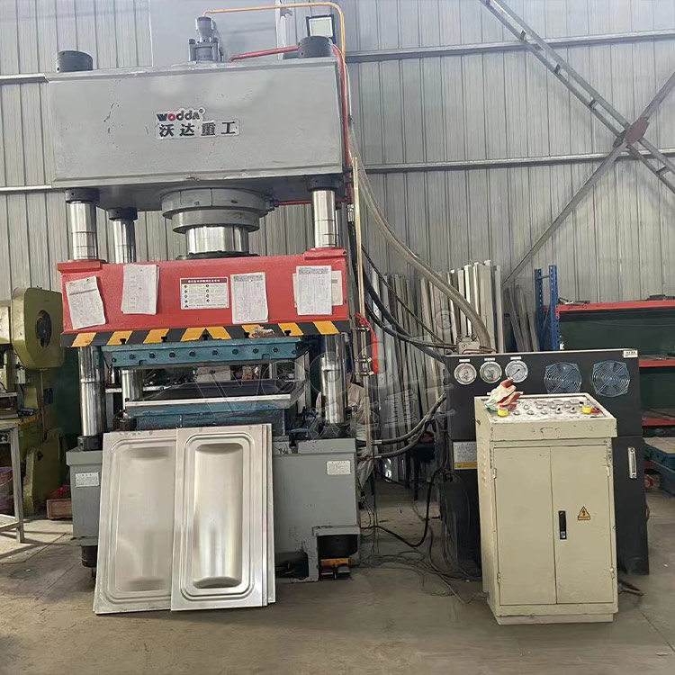 400噸不銹鋼水箱成型液壓機 400噸不銹鋼水箱成型液壓機