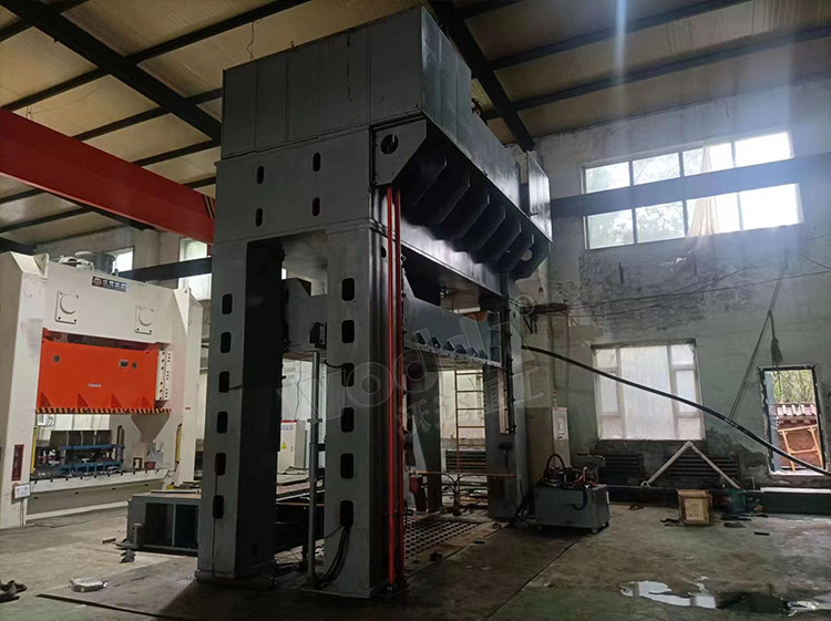 630噸框架式液壓機(jī)客戶現(xiàn)場 630噸框架式液壓機(jī)客戶現(xiàn)場