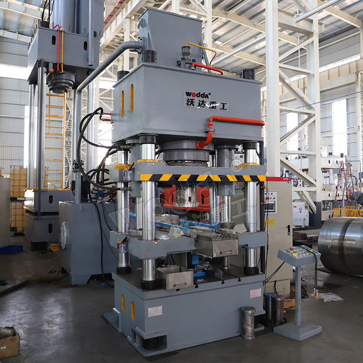 315噸四梁四柱液壓機(jī)車間圖 315噸四梁四柱液壓機(jī)車間圖